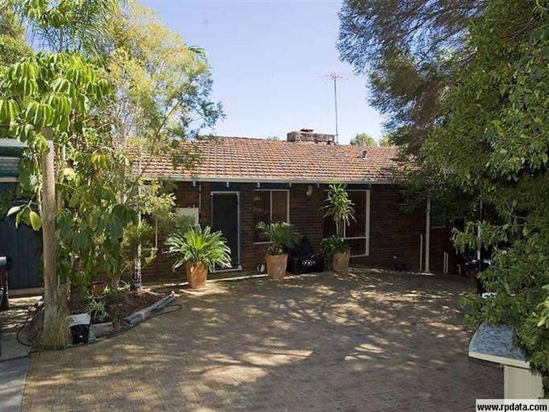 18 Grevillea Crescent, Swan View WA 6056