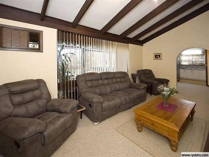 18 Grevillea Crescent, Swan View WA 6056