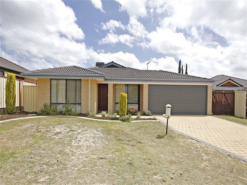 17 Fortescue Bend, Gosnells WA 6110