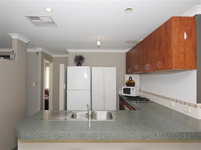 17 Fortescue Bend, Gosnells WA 6110