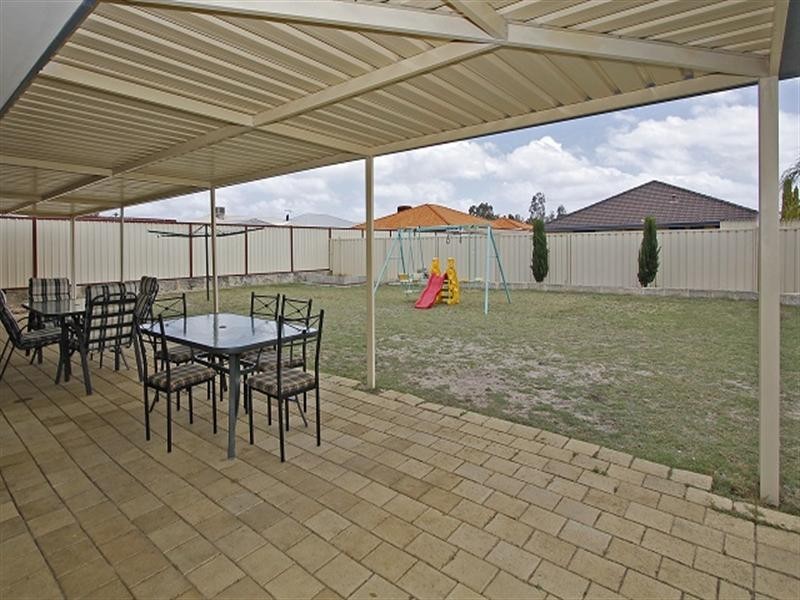 17 Fortescue Bend, Gosnells WA 6110