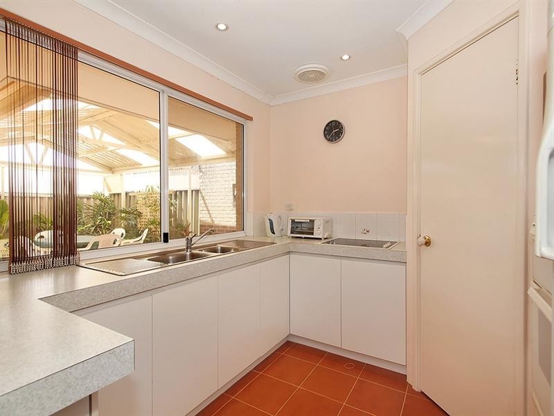 34 Towncentre Drive, Thornlie WA 6108