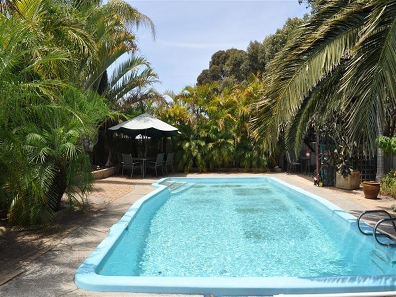 33 Coachwood Way, Maddington WA 6109