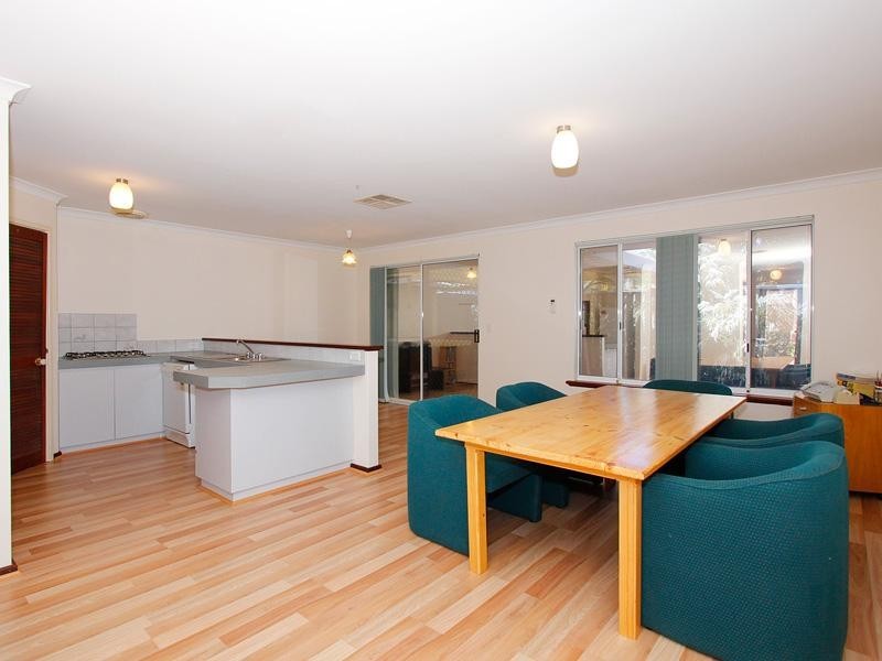 32 Towncentre Drive, Thornlie WA 6108