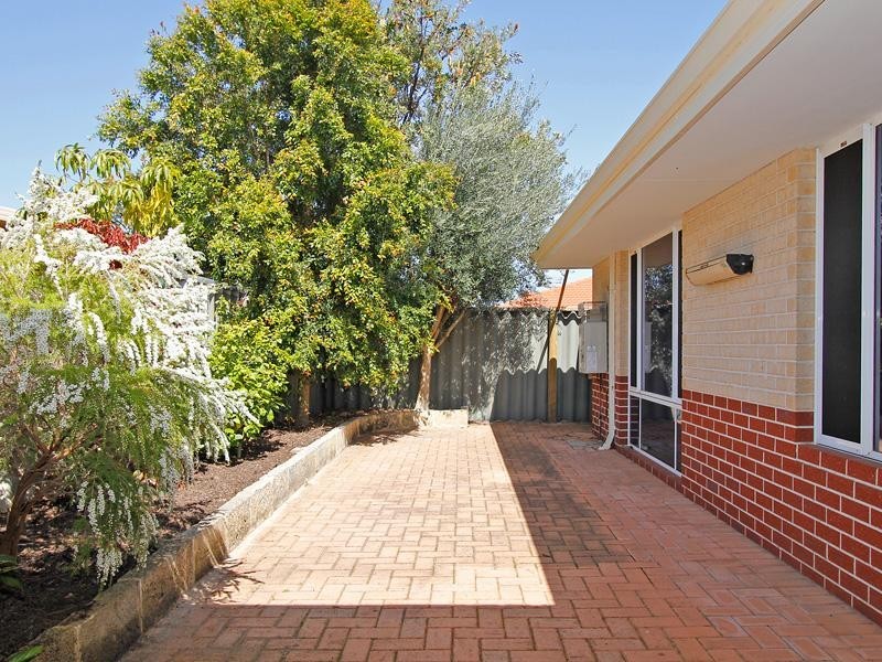 32 Towncentre Drive, Thornlie WA 6108