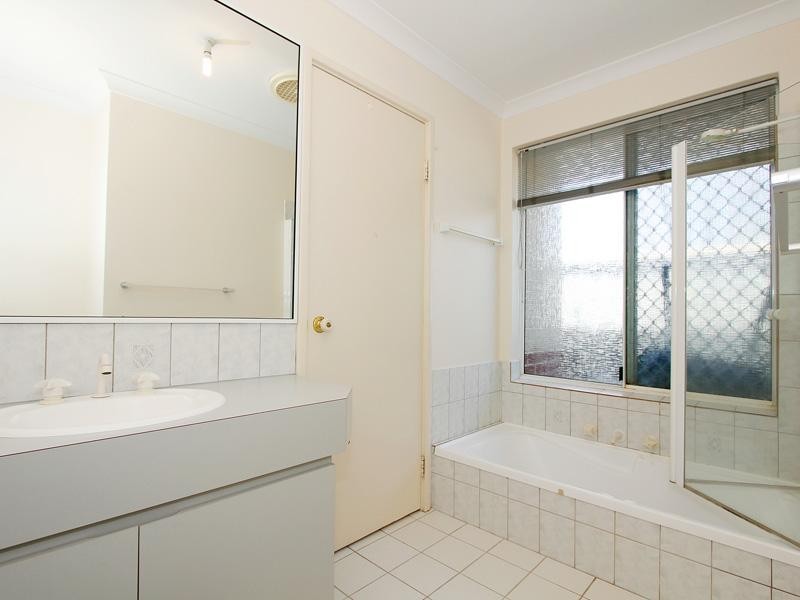 32 Towncentre Drive, Thornlie WA 6108