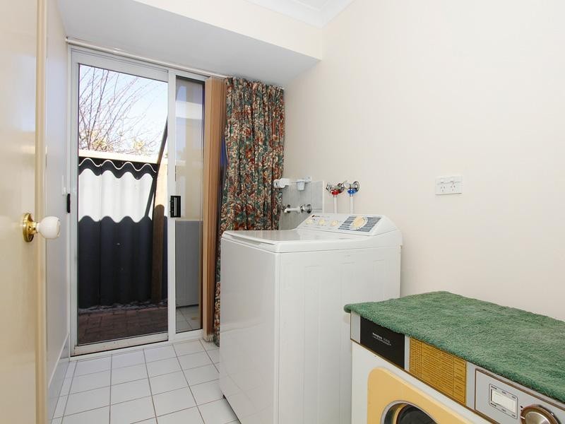 32 Towncentre Drive, Thornlie WA 6108