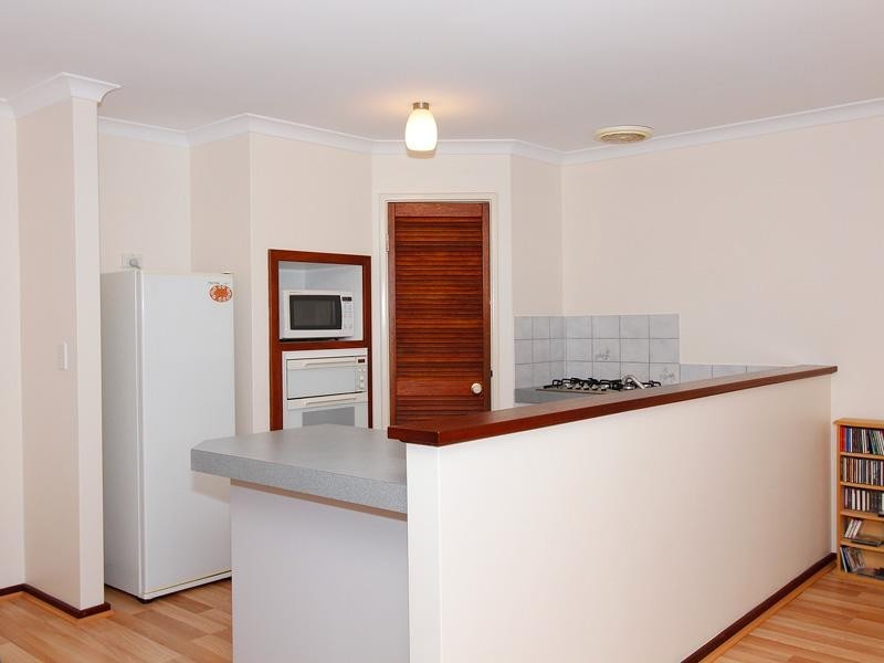 32 Towncentre Drive, Thornlie WA 6108