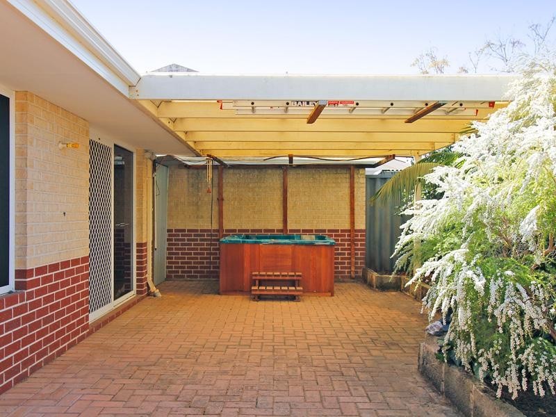 32 Towncentre Drive, Thornlie WA 6108