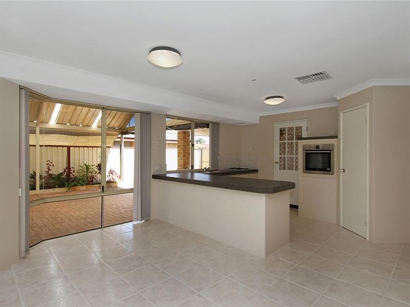 10 Thomasia Street, Huntingdale WA 6110