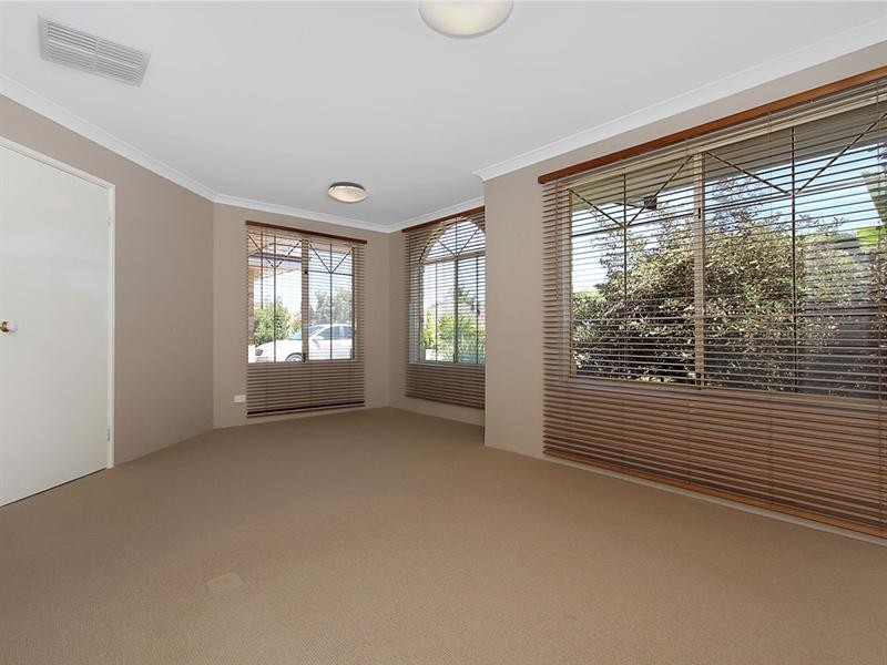 10 Thomasia Street, Huntingdale WA 6110