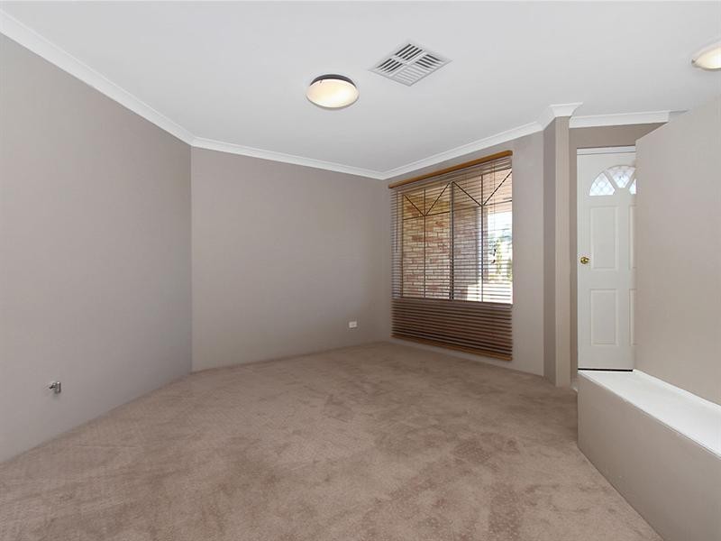 10 Thomasia Street, Huntingdale WA 6110