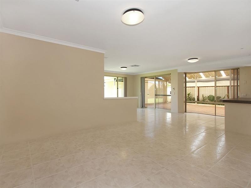 10 Thomasia Street, Huntingdale WA 6110