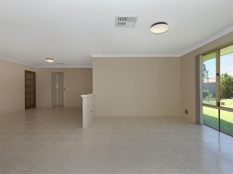 10 Thomasia Street, Huntingdale WA 6110