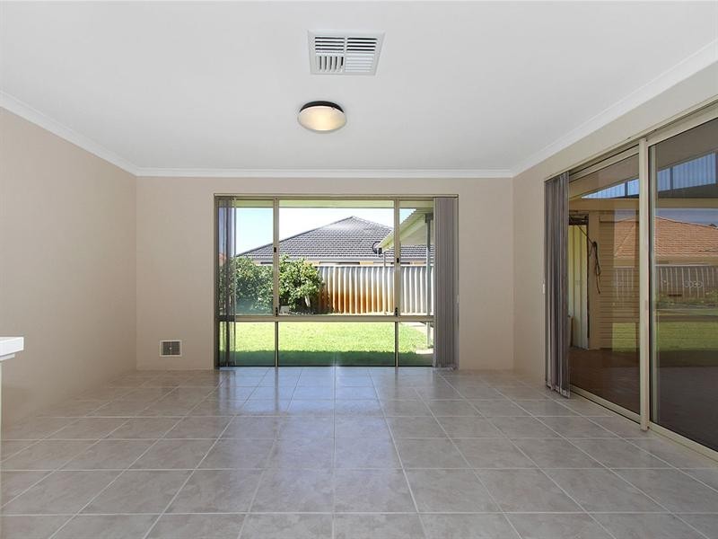 10 Thomasia Street, Huntingdale WA 6110