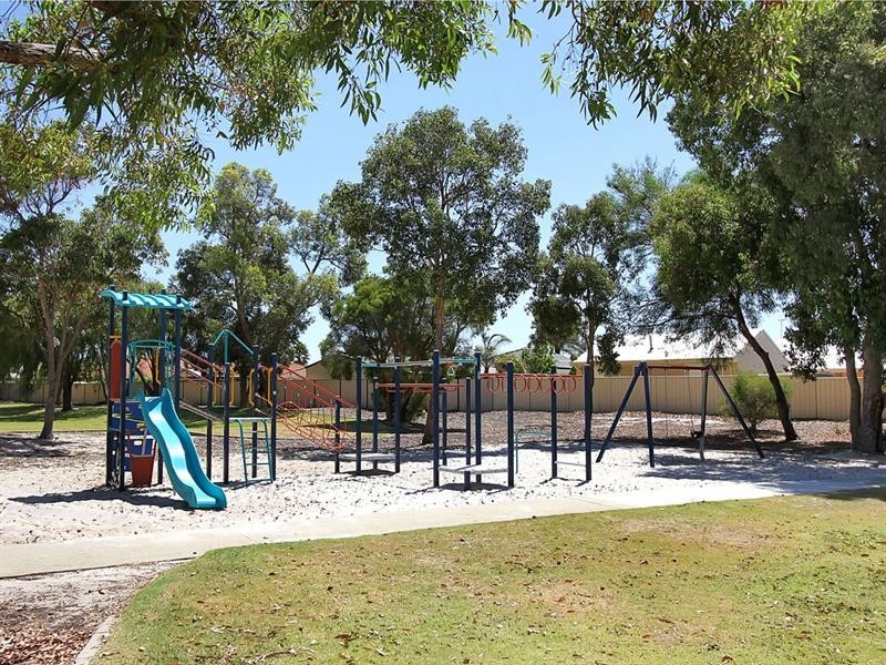 10 Thomasia Street, Huntingdale WA 6110