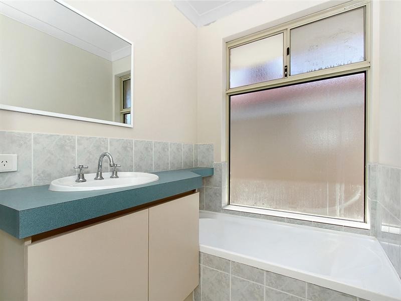 10 Thomasia Street, Huntingdale WA 6110