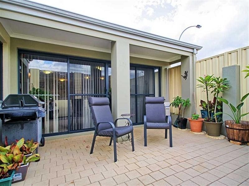 15/11 Serls Street, Armadale WA 6112