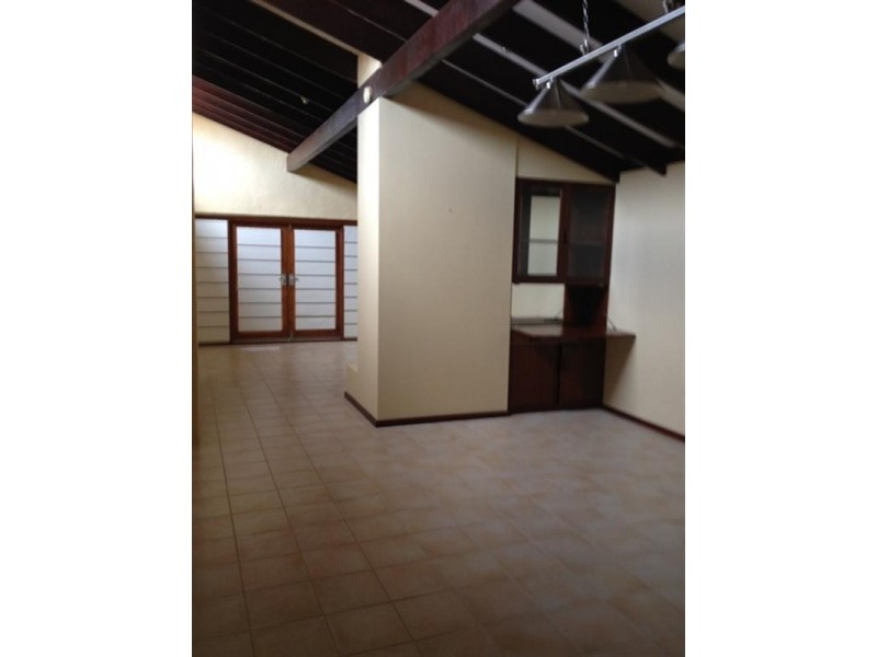 20 HUXLEY Court, Camillo WA 6111