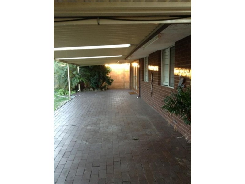 20 HUXLEY Court, Camillo WA 6111