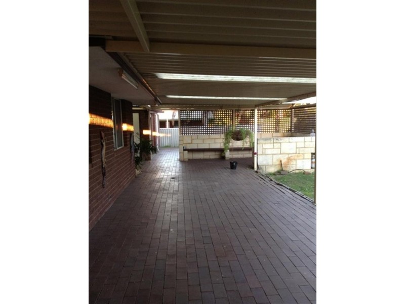 20 HUXLEY Court, Camillo WA 6111