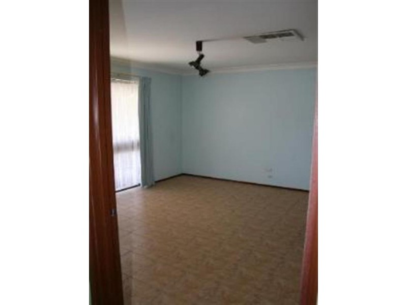 32 Lilian Avenue, Armadale WA 6112