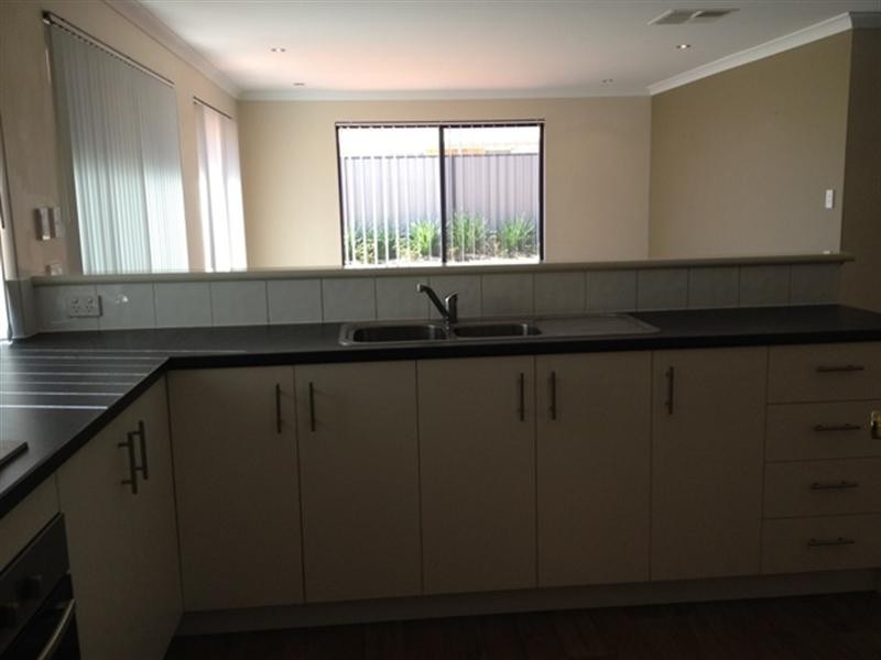 11 KINNEAR Trail, Byford WA 6122