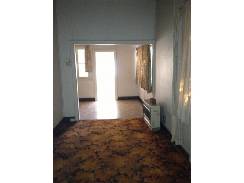 1 Woodloes Street, Cannington WA 6107