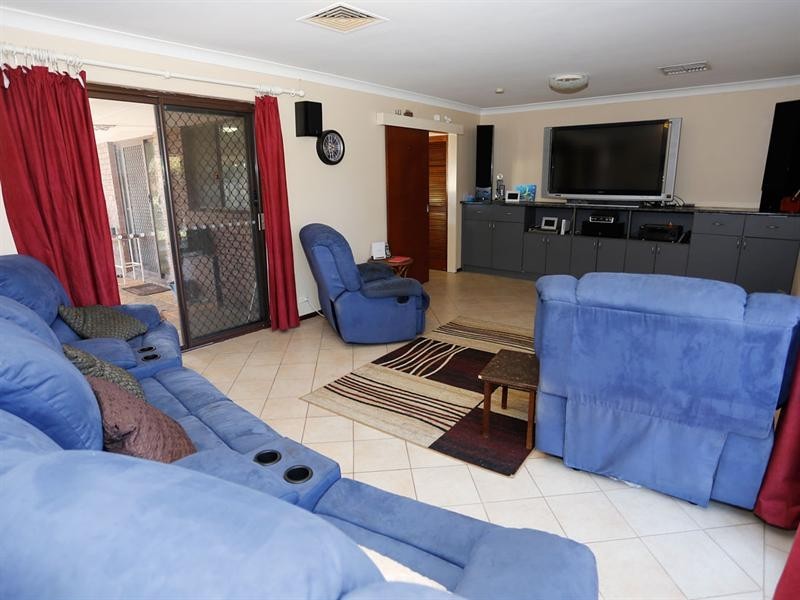 32 Parkfield Road, Kelmscott WA 6111