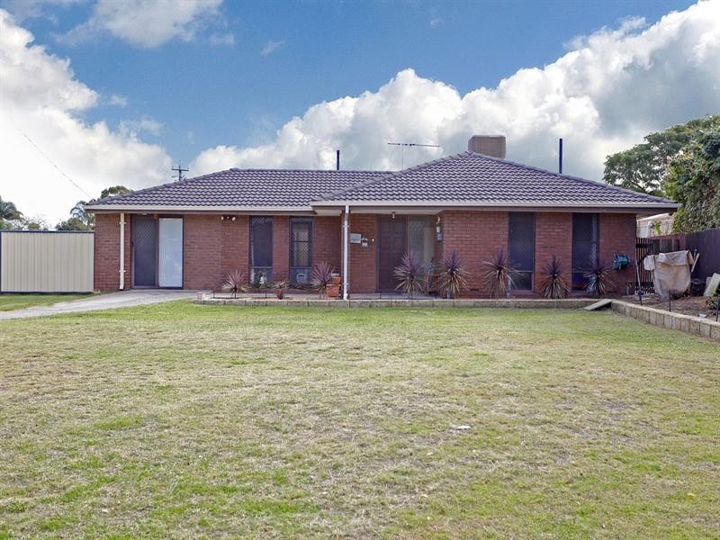 32 Parkfield Road, Kelmscott WA 6111