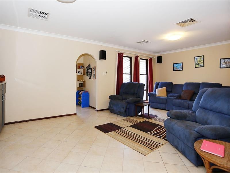 32 Parkfield Road, Kelmscott WA 6111