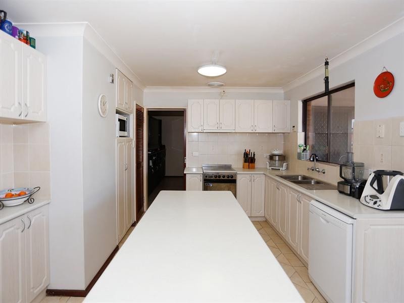 32 Parkfield Road, Kelmscott WA 6111