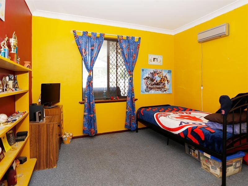 32 Parkfield Road, Kelmscott WA 6111