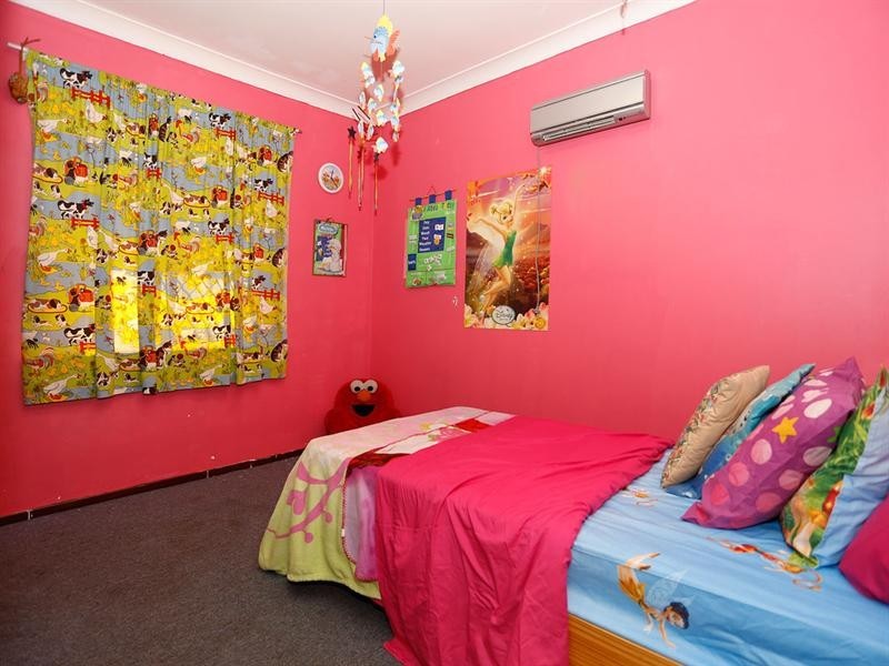 32 Parkfield Road, Kelmscott WA 6111