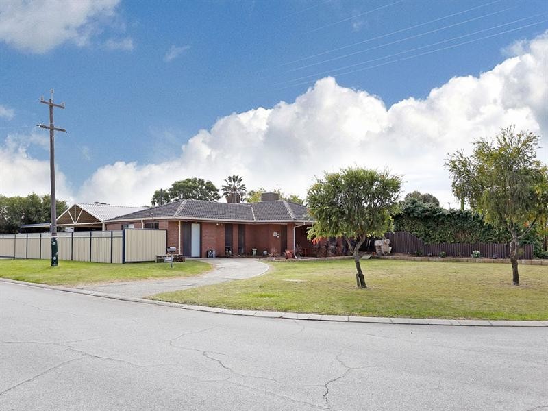 32 Parkfield Road, Kelmscott WA 6111