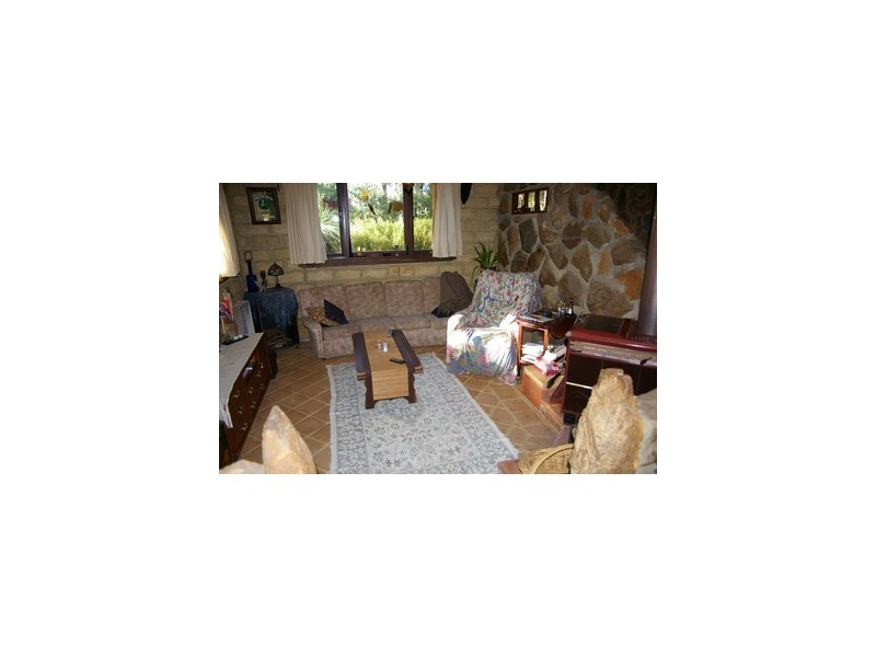 24 Walter Road, Nannup WA 6275