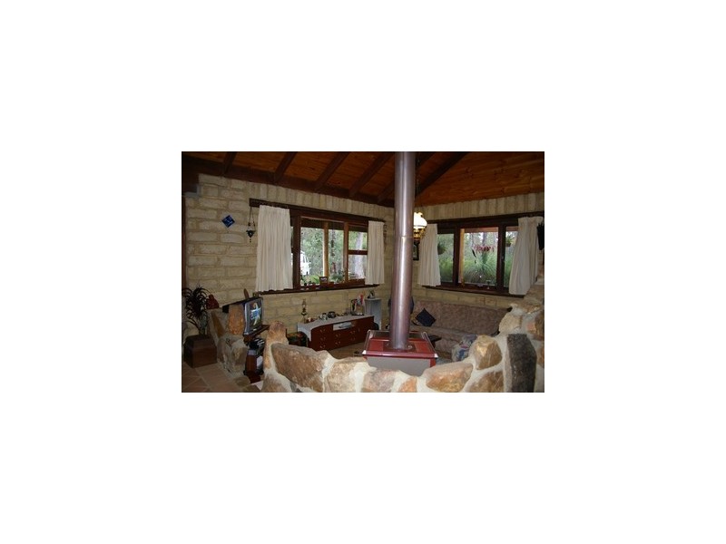 24 Walter Road, Nannup WA 6275