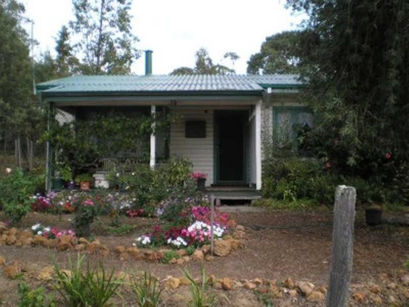 62 Carey Street, Nannup WA 6275