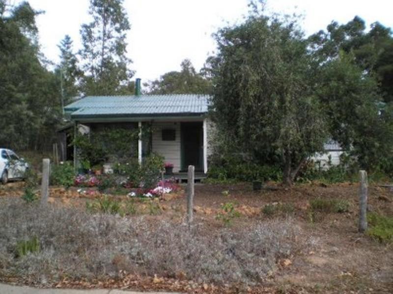 62 Carey Street, Nannup WA 6275