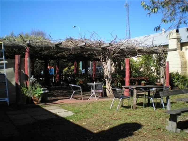 11 Warren Road, Nannup WA 6275