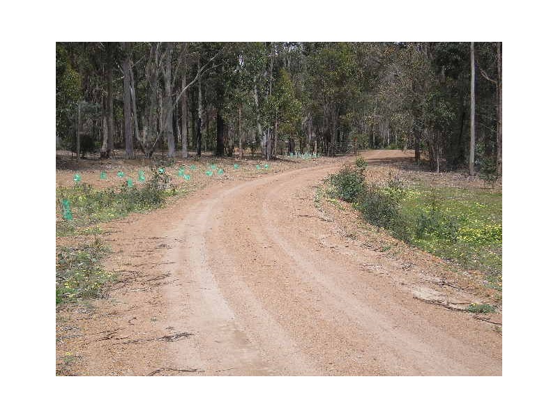 13 Denny Road, Nannup WA 6275