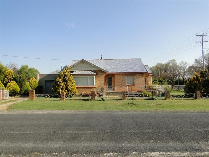 16 Lackey Street, Guyra NSW 2365