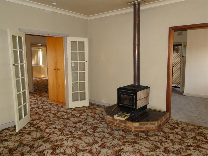 16 Lackey Street, Guyra NSW 2365