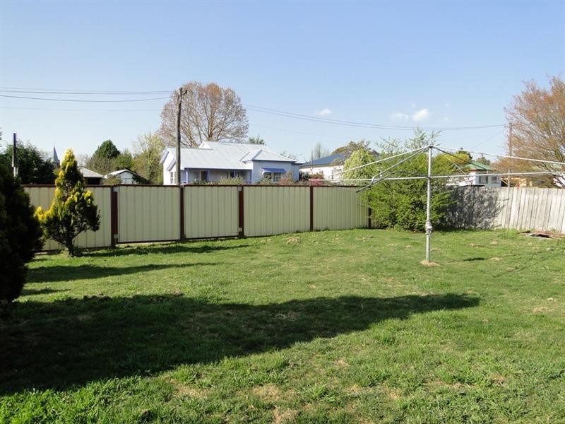 16 Lackey Street, Guyra NSW 2365