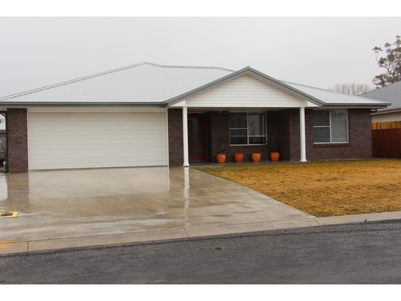 26 Claret Ash Drive, Guyra NSW 2365