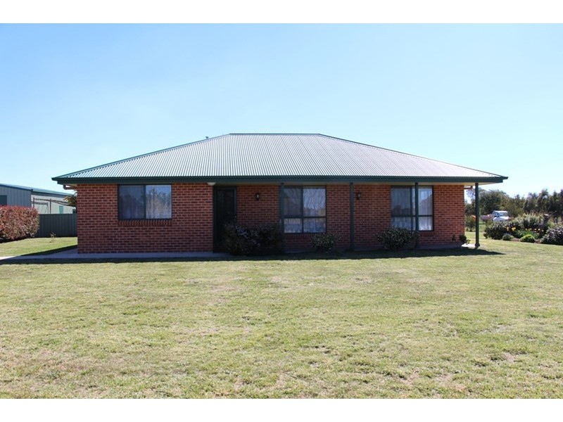 32 Lakeview Road, Guyra NSW 2365