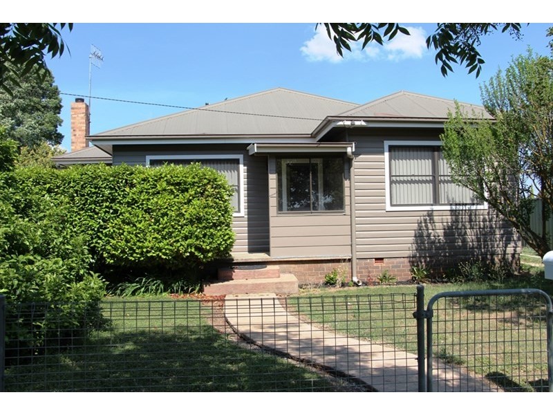 111 Malpas Street, Guyra NSW 2365