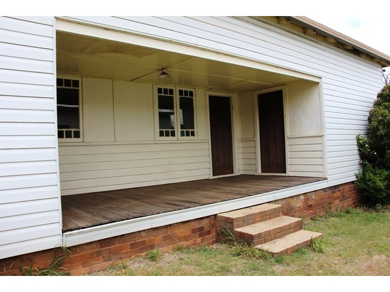 65 Malpas Street, Guyra NSW 2365