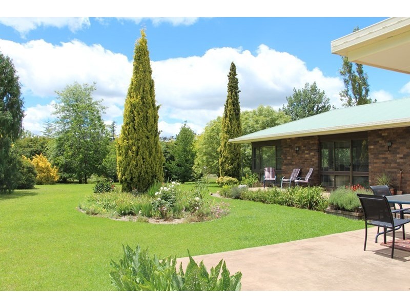 153 Knobs Road, Armidale NSW 2350