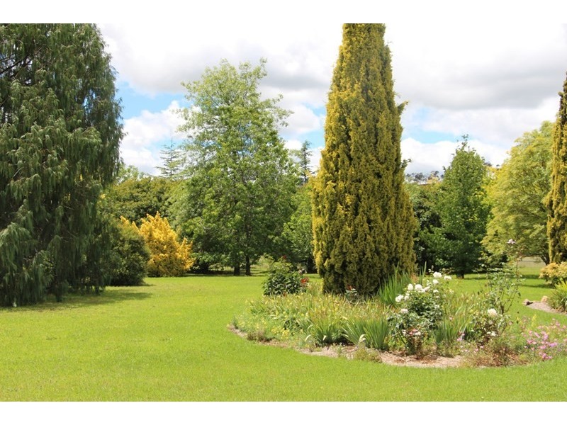 153 Knobs Road, Armidale NSW 2350